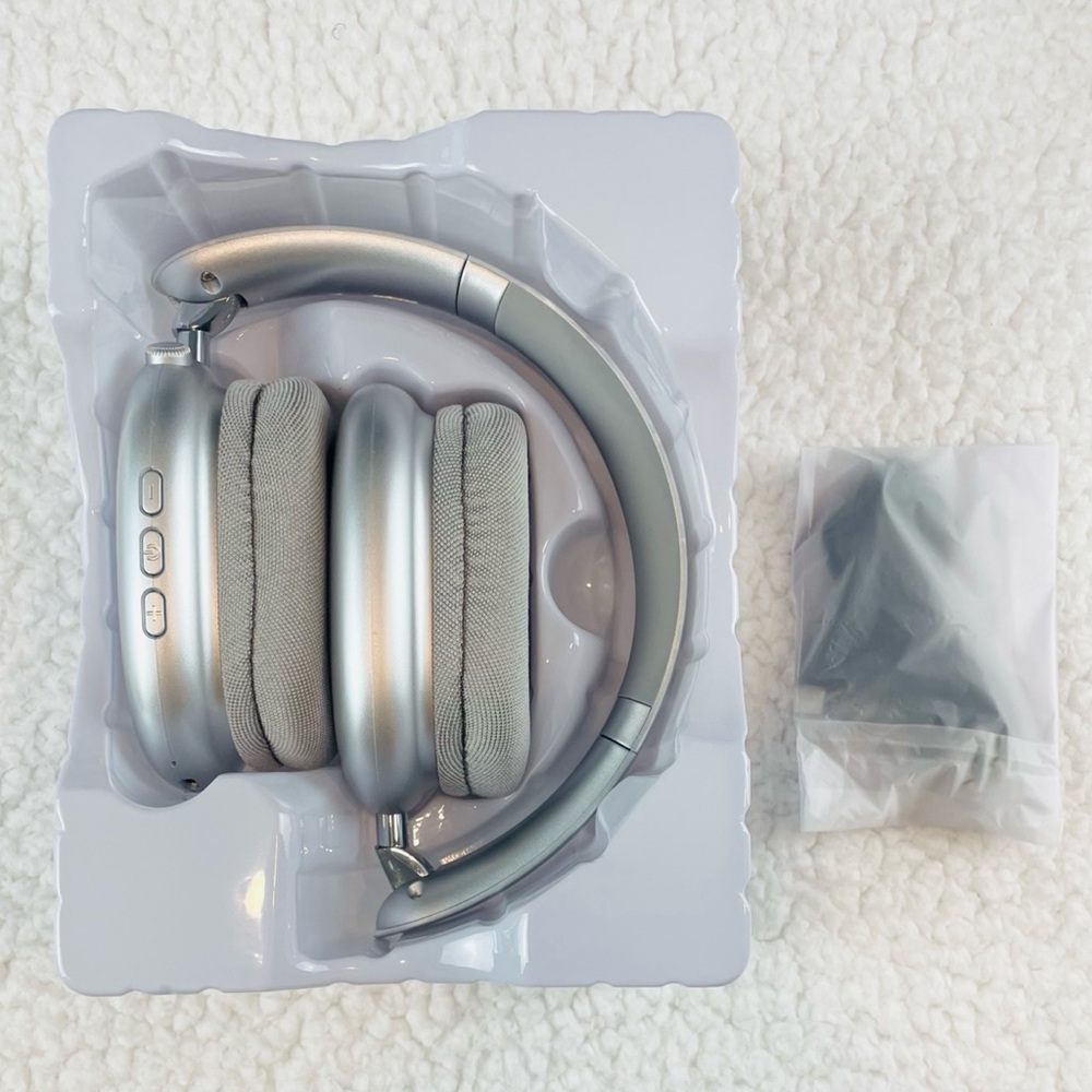 (NIB) Silver Wireless Over-The-Ear Headphones - Picture 6 of 9